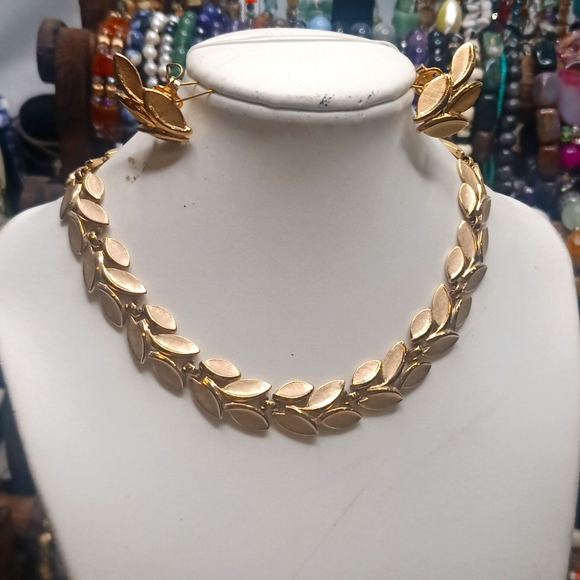 Vintage Crown Trifari Italian Designer Choker Necklace & Earrings Set - Picture 4 of 8